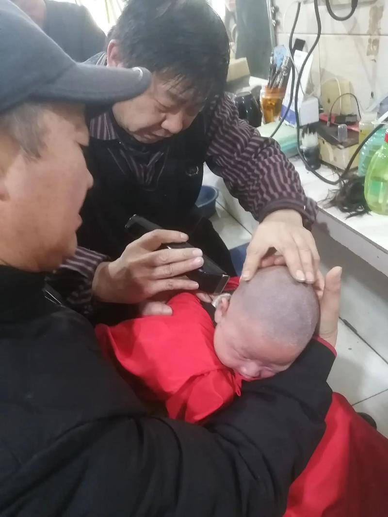 剃胎毛会让头发更浓密吗_剃胎毛没用,头发生长靠遗传营养 剃胎毛会让头发更浓密吗_剃胎毛没用,头发生长靠遗传营养