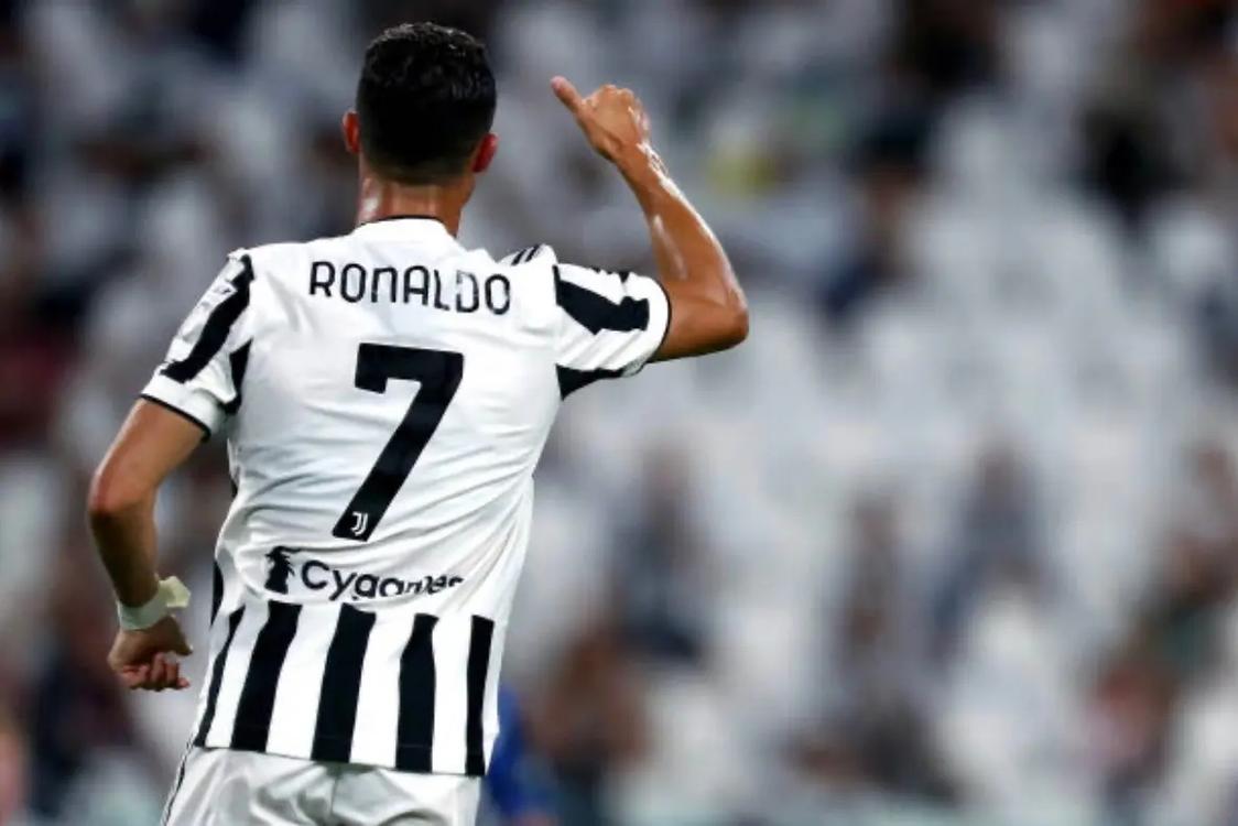 c罗尤文侧脸撩头发照片_意甲德比瞬间引爆热议