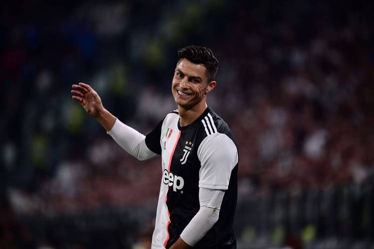 c罗尤文侧脸撩头发照片_意甲德比瞬间引爆热议