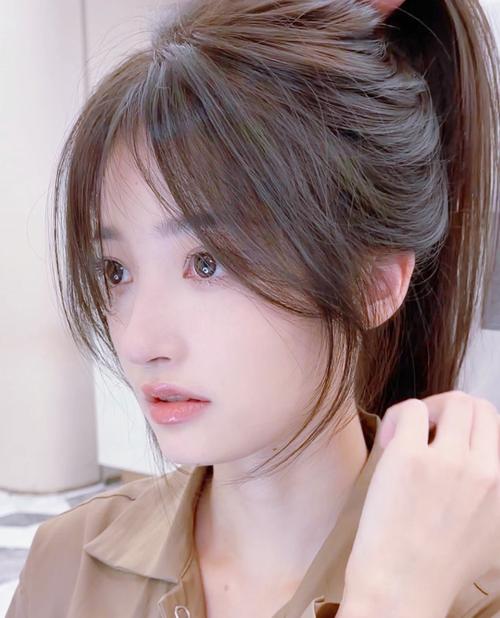 微翘月牙刘海_微翘韩式中分龙须刘海