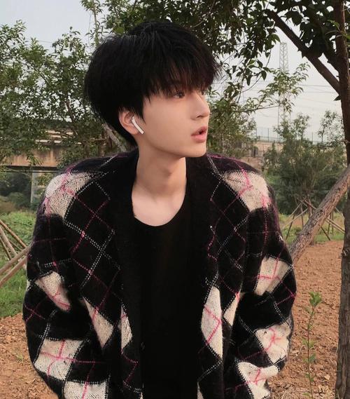 微碎风盖发型_时尚自然,轻松随性显魅力 微碎风盖发型_时尚自然,轻松随性显魅力