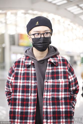 男贝雷帽冬日穿搭_贝雷帽时尚百搭，秋冬必备，男女皆宜！