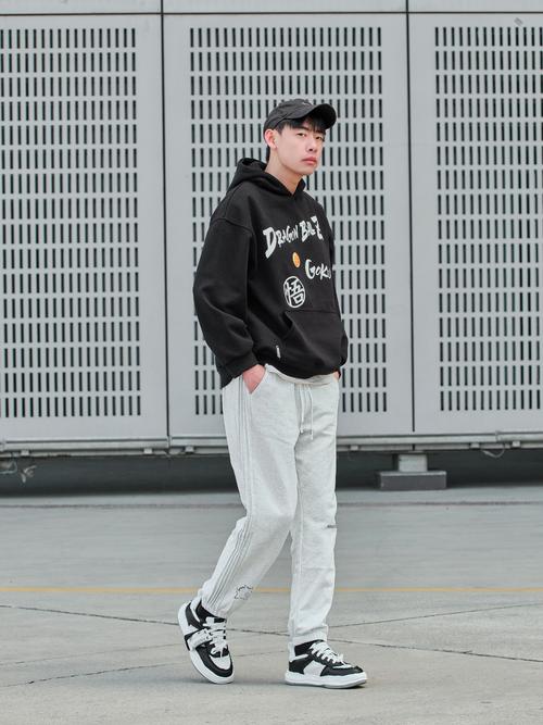 给人板鞋搭配男裤_休闲运动工装都好看 给人板鞋搭配男裤_休闲运动工装都好看