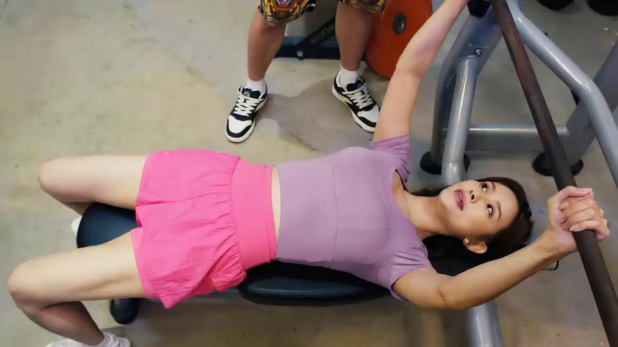 被健身教练祸害的女人_健身教练乱象多，女性健身体验差