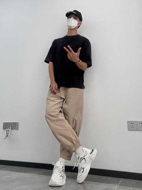 男九分裤搭配什么鞋子_九分裤搭小白鞋 懒人鞋短靴都好看