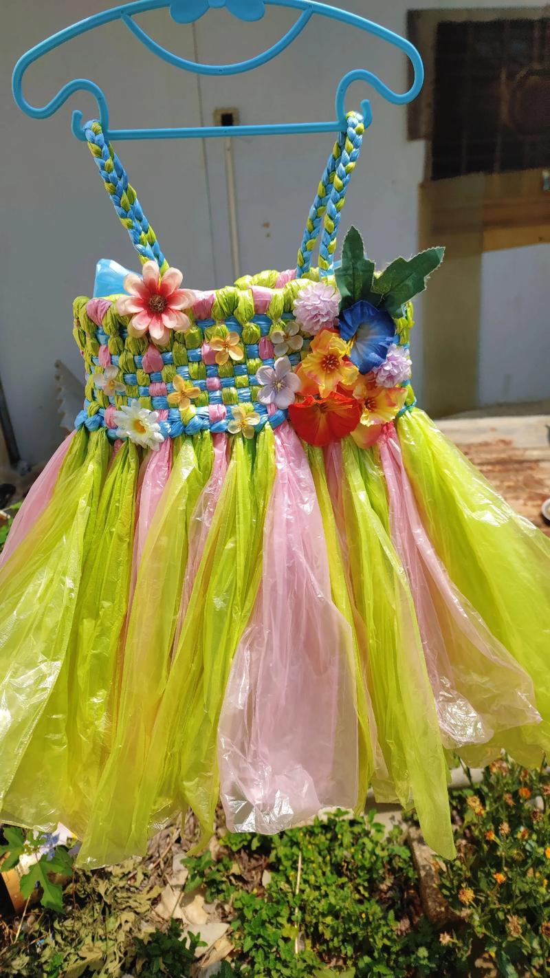 塑料袋做裙子款式_塑料袋变时尚裙，环保DIY创意好点子