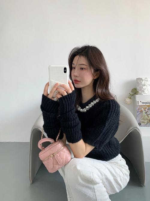 大圆脸衣服搭配什么项链_锁骨链显脸小，棱角吊坠更佳