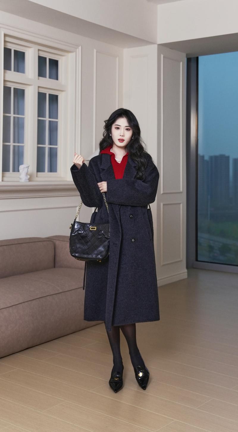 上红下黑的衣服搭配_红上衣配黑下装，大胆高级显气质