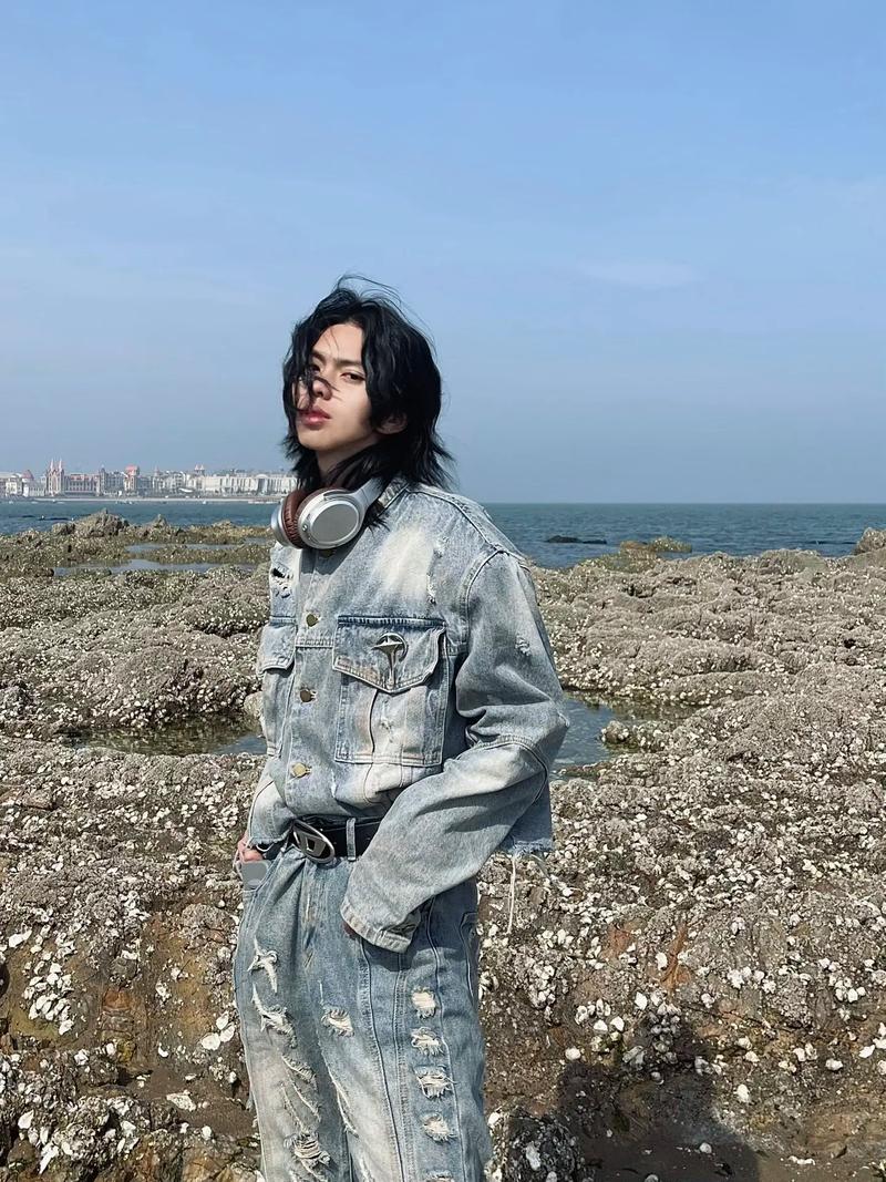 长发男士春季穿搭推荐_发型服装巧搭配,显个性时尚 长发男士春季穿搭推荐_发型服装巧搭配,显个性时尚