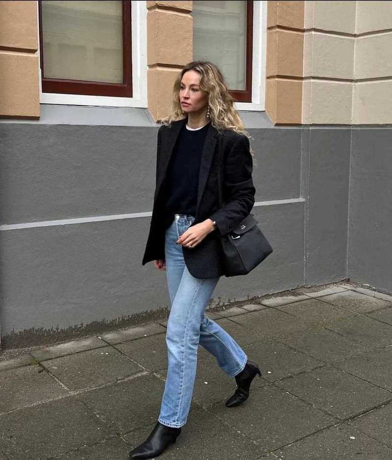 西方现在的时尚穿搭风格大全_简约色彩配饰，高级时尚感