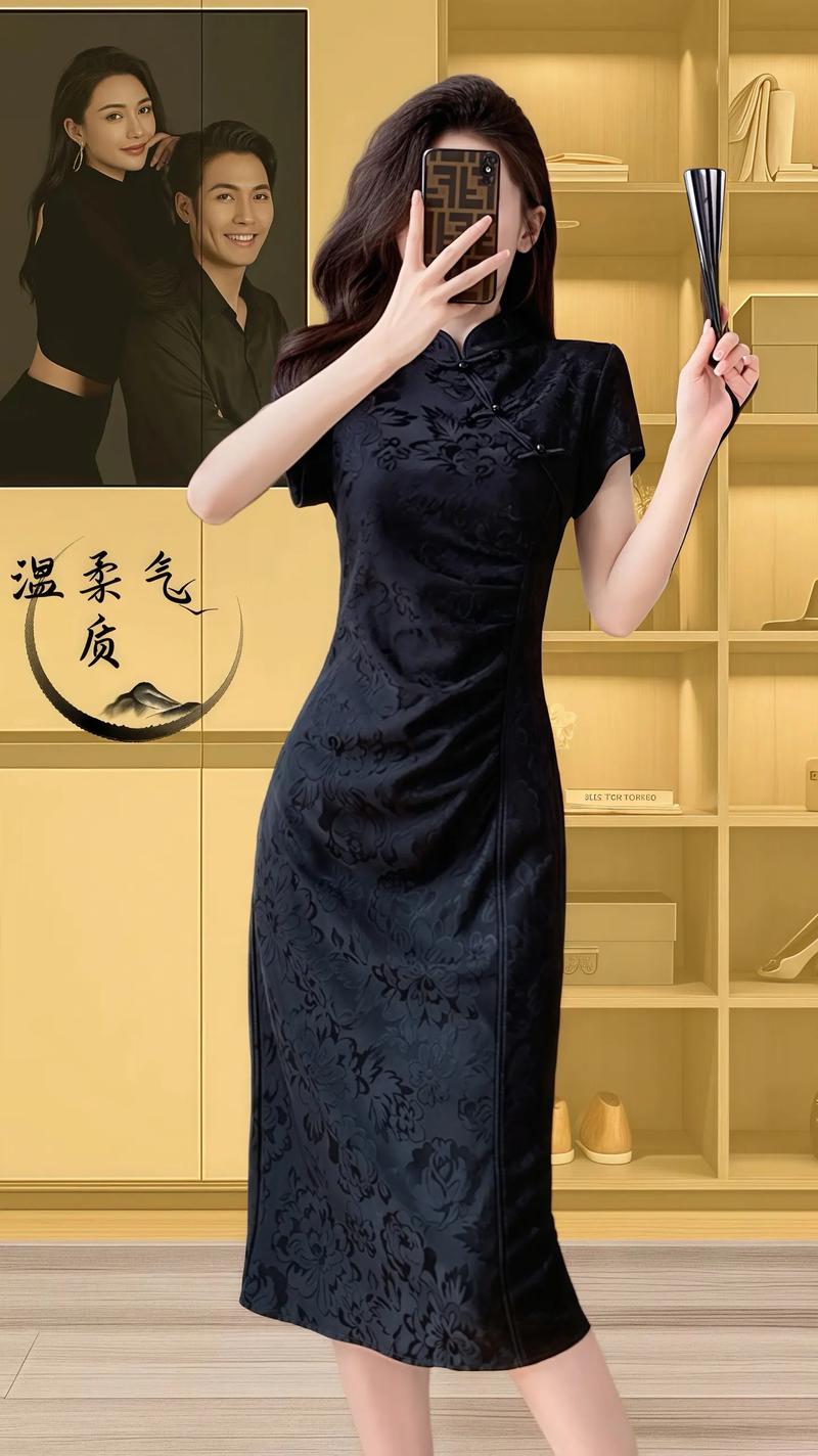 扁瘦身材适合的旗袍_瘦女生穿旗袍选短款显高，紧身显曲线，婚礼选红金，宴会选柔和色系