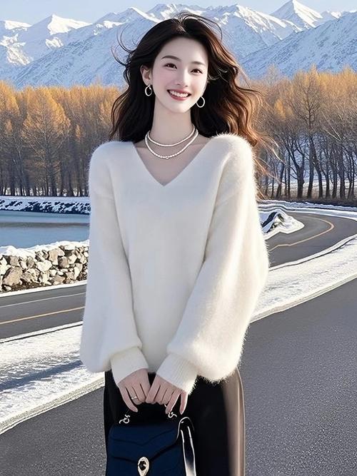 白毛衣搭配什么毛衣链_毛衣链怎么选？解锁白毛衣时尚感！