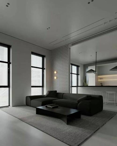 白配灰色最忌三种颜色_浅灰裤子巧搭配，穿出优雅不显乱