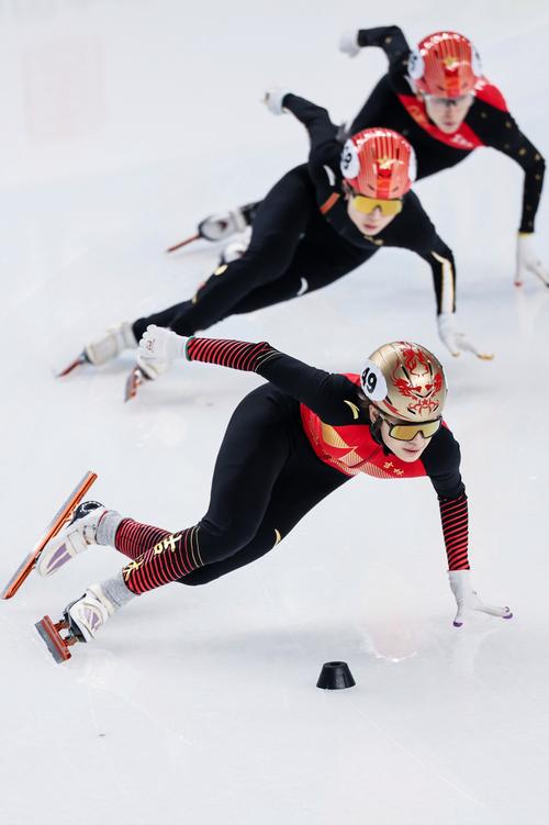 短道速滑运动采用的基本姿势为_姿势与技巧全解析 短道速滑运动采用的基本姿势为_姿势与技巧全解析