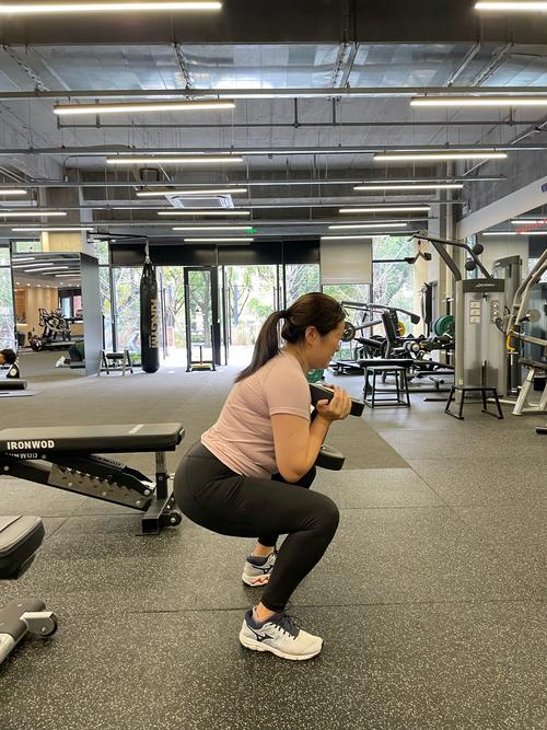 被誉为上半身的深蹲的健身动作_锻炼全身的力量训练 被誉为上半身的深蹲的健身动作_锻炼全身的力量训练