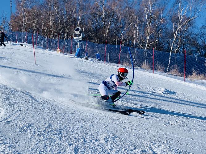 高山滑雪运动员的体能训练_跟《健身时代》练深蹲跳等 高山滑雪运动员的体能训练_跟《健身时代》练深蹲跳等