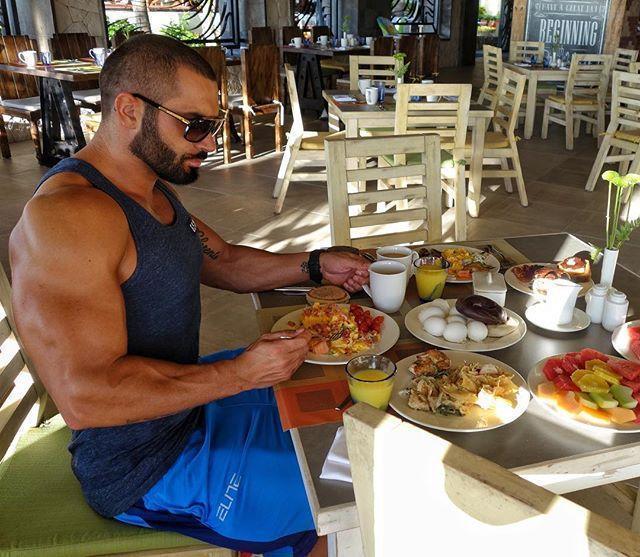 街头健身拉扎尔_健身界的传奇塑形师