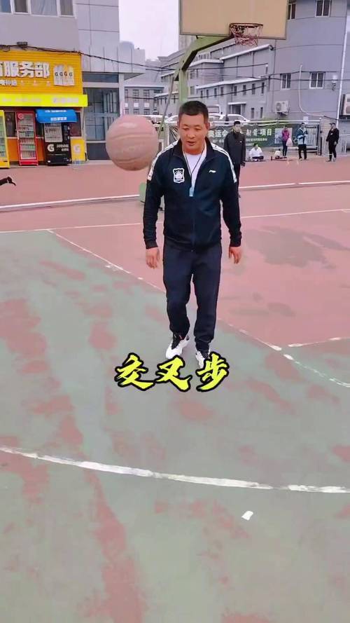 前交叉步动作讲解_前交叉步练习要领