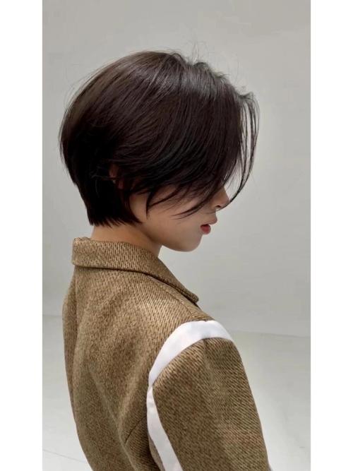 遮耳短发发型女_时尚利落，修饰脸型显年轻