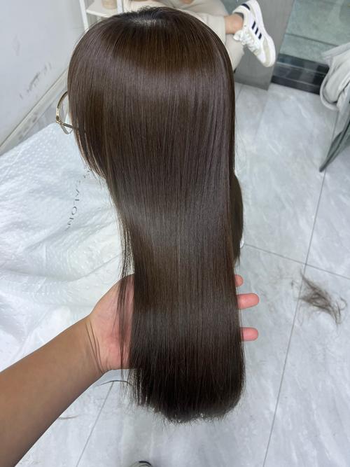 刚出月子染头发后悔了_产后身体弱，染烫需缓行，待恢复至少半年