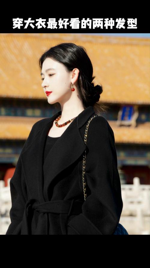 这套衣服配什么样的发型好看_发型与服饰搭配指南