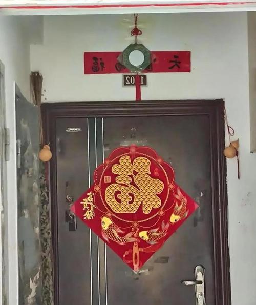 被对面邻居镜子照最佳化解方法_门口狼牙棒反冲，改用植物化解，修心更关键