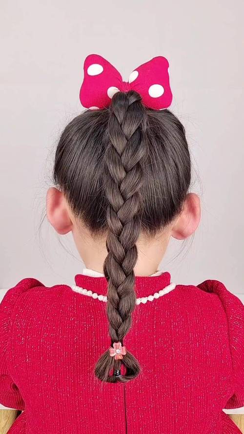 三马尾是什么发型_时尚三马尾,多变造型显个性 三马尾是什么发型_时尚三马尾,多变造型显个性