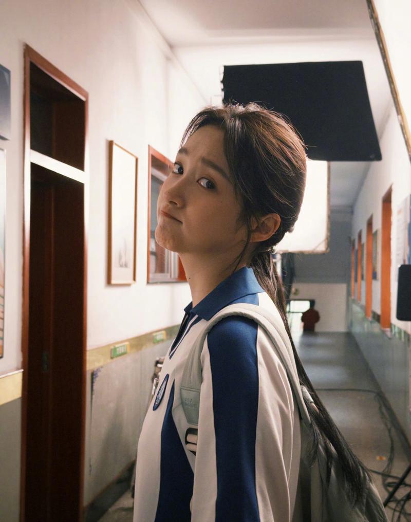 穿校服扎什么头发好看_侧扎麻花辫高马尾低马尾双麻花辫公主头和齐刘海双马尾