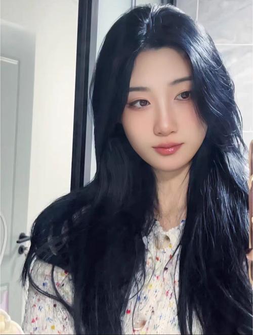 脸色发黄染什么颜色头发_冷棕闷青焦糖色 脸色发黄染什么颜色头发_冷棕闷青焦糖色