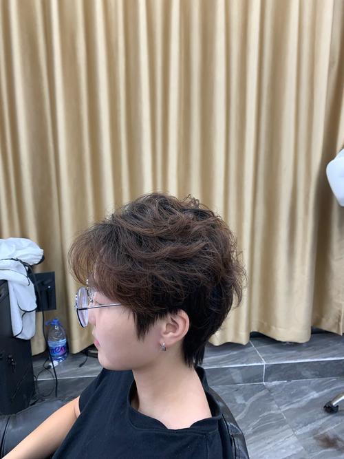 粗硬自然卷适合什么发型_自然卷发难打理?短发造型显个性! 粗硬自然卷适合什么发型_自然卷发难打理?短发造型显个性!