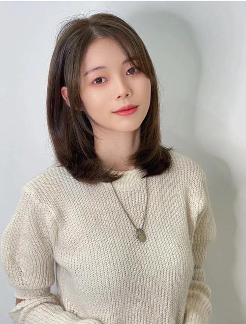 女前发发型_蓬松根+内扣尾,圆脸显小变精致 女前发发型_蓬松根+内扣尾,圆脸显小变精致