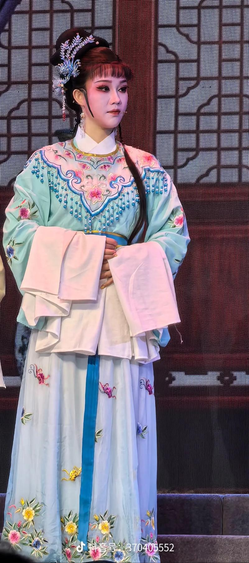 越剧基本功都要练什么_越剧字重腔轻，声传情感