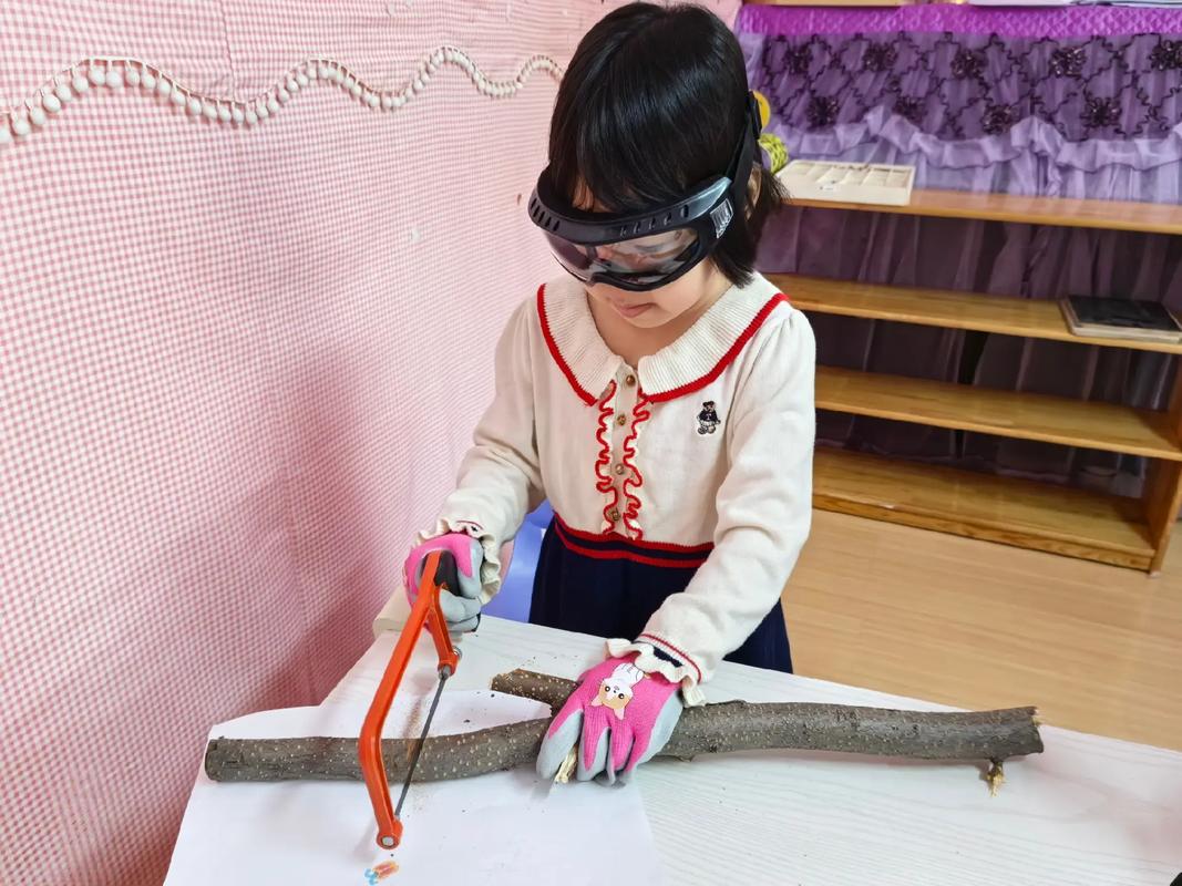 锯木棍锻炼幼儿什么能力_锻炼幼儿协调与勇气