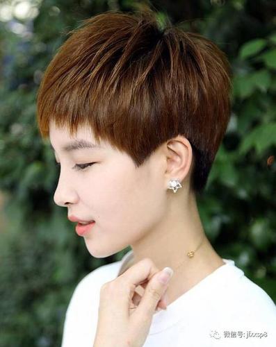 女鬓角都有什么发型好看_多款发型凸显个性与活力 女鬓角都有什么发型好看_多款发型凸显个性与活力