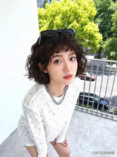 当下最流行的发型女_微乱发型正流行,明星示范新魅力! 当下最流行的发型女_微乱发型正流行,明星示范新魅力!