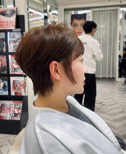 找什么公社做了个时髦发型_石圪节公社胡德禄，时髦理发师代名词