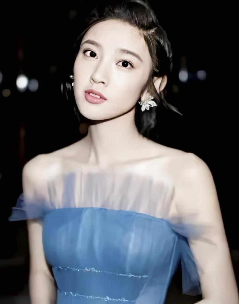 唐艺昕发型_发型多变,优雅性感尽显! 唐艺昕发型_发型多变,优雅性感尽显!