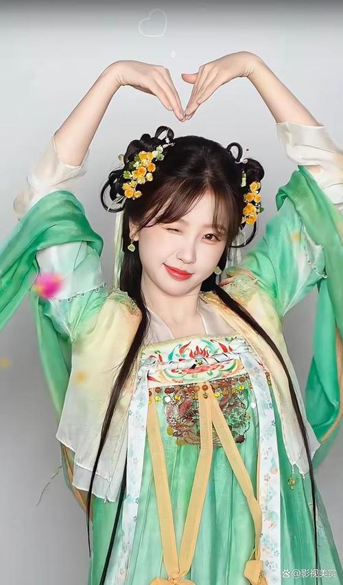 凌妙妙同款发型_流苏髻与圆髻的雅致演绎 凌妙妙同款发型_流苏髻与圆髻的雅致演绎