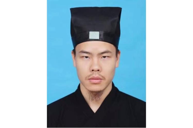 道士头发型叫什么_传统发髻造型，寸头加发髻，养护需耐心