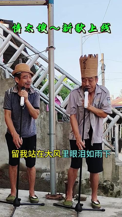 风吹乱了我的发型是什么电影_李在明首尔机场风度翩翩，夫人巧手护发引关注