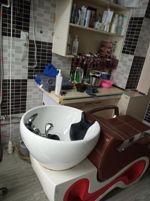 特殊发型屋 韩国_创意流动艺术,个性化定制发型师如艺术家,展现角色性格,引发社会美观念期待 特殊发型屋 韩国_创意流动艺术,个性化定制发型师如艺术家,展现角色性格,引发社会美观念期待