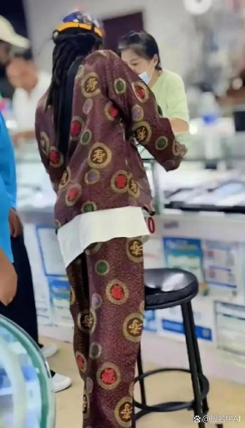 非洲人穿搭_色彩斑斓,文化底蕴丰富多样 非洲人穿搭_色彩斑斓,文化底蕴丰富多样