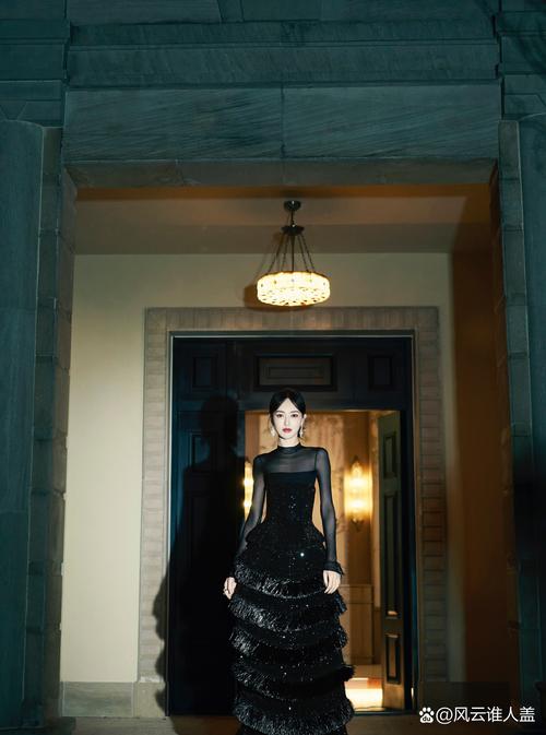 黑纱裙搭配_黑纱裙多风格穿搭,轻松搞定! 黑纱裙搭配_黑纱裙多风格穿搭,轻松搞定!