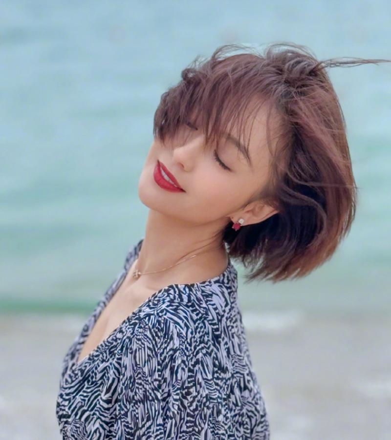 佟丽娅清爽短发帅气亮相_佟丽娅超短发惊艳!自信飒爽展时尚力 佟丽娅清爽短发帅气亮相_佟丽娅超短发惊艳!自信飒爽展时尚力