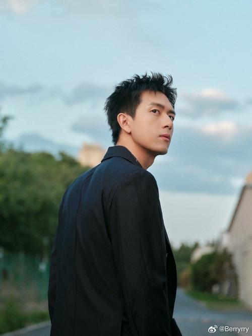 去有风的地方李现发型_李现大理耍帅,邻家男孩感拉满 去有风的地方李现发型_李现大理耍帅,邻家男孩感拉满