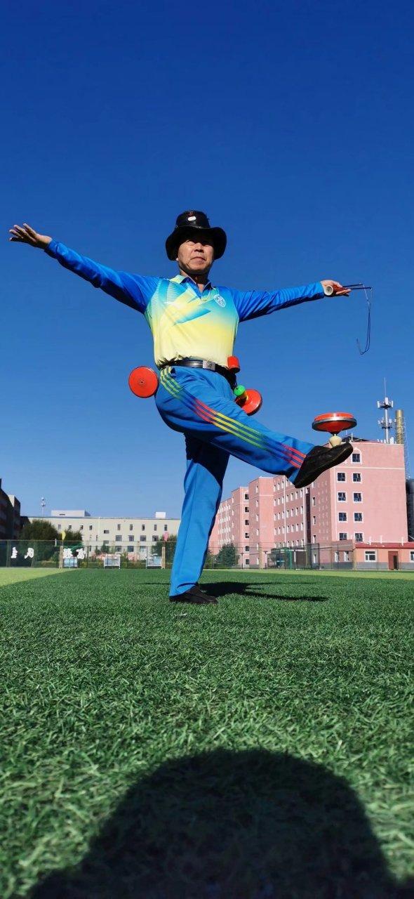 空竹表演慢动作_抖空竹慢动作,传统技艺显神韵 空竹表演慢动作_抖空竹慢动作,传统技艺显神韵