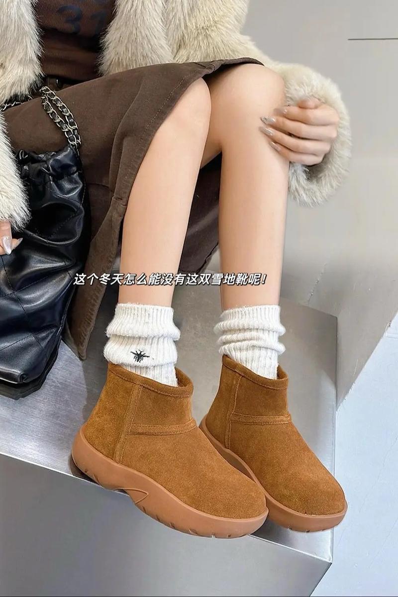 短筒雪地靴配什么裤子_显瘦又时尚