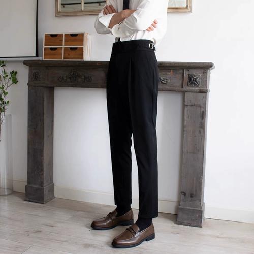 窄腿西裤配什么鞋_窄裤搭乐福穆勒小白鞋，时尚又利落