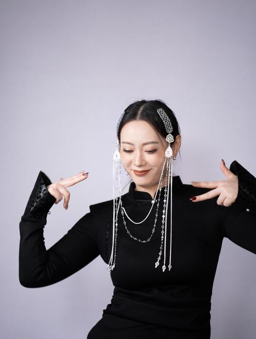 蒙古族肩部动作有哪些_硬柔结合展草原风情