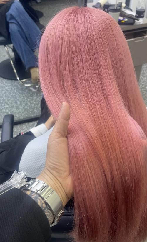 粉金色配什么颜色好看_粉金百搭，时尚百搭色